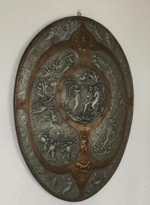 ALLES MOET WEG: Milton Shield, schild met reliëf xxx, Antiek en Kunst, Kunst | Overige Kunst, Ophalen