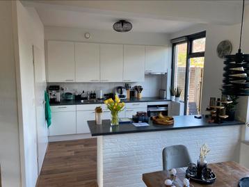 Keuken in uitstekende staat (inclusief Siemens apparatuur) beschikbaar voor biedingen