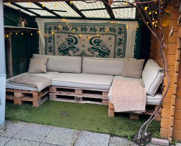 Loungeset pallets inclusief kussens beschikbaar voor biedingen