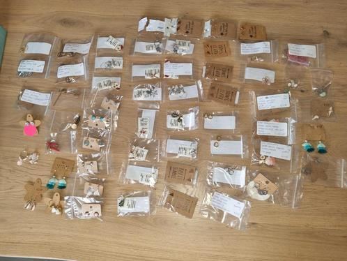 Partij van ca 59 paar nieuwe oorbellen, Sieraden, Tassen en Uiterlijk, Oorbellen, Nieuw, Overige materialen, Overige kleuren, Ophalen of Verzenden