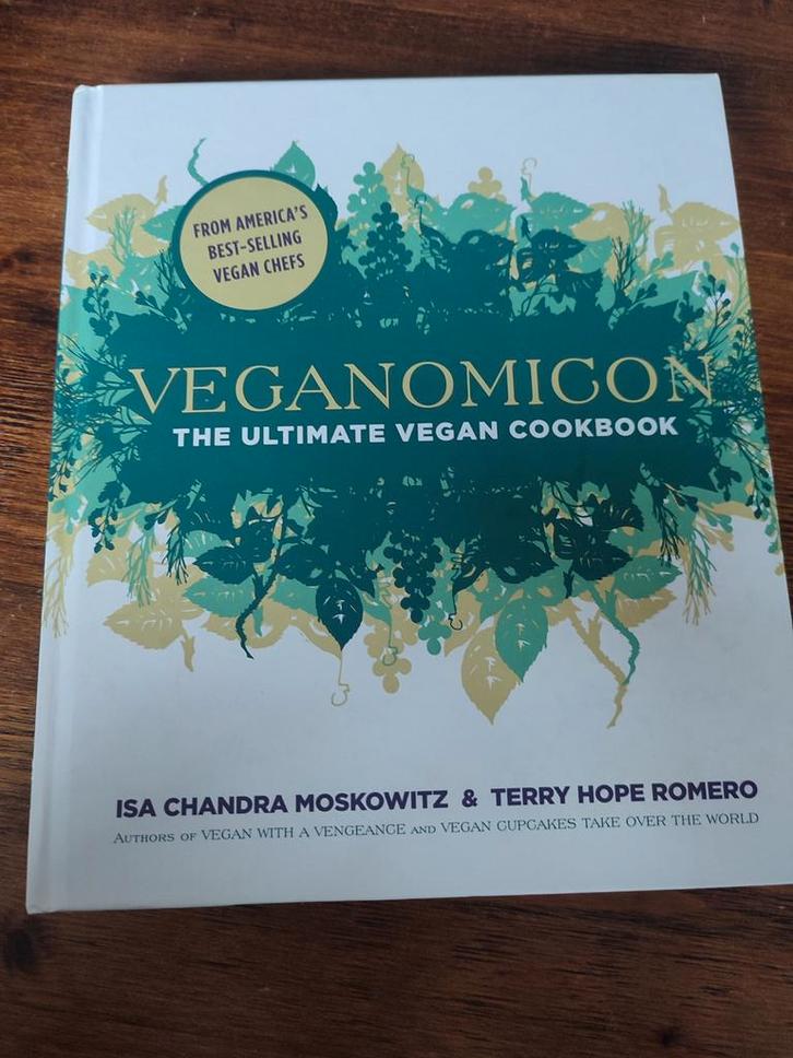 Veganomicon: The ultimate Vegan cookbook te koop!, Boeken, Gezondheid, Dieet en Voeding, Zo goed als nieuw, Dieet en Voeding, Ophalen of Verzenden