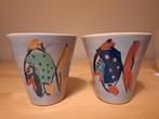 Twee bekers met vismotief, Huis en Inrichting, Ophalen, Keramiek, Zo goed als nieuw, Overige stijlen