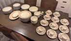 Vintage Servies met Borden, Kopjes en Schotels, Huis en Inrichting, Keuken | Servies, Ophalen, Zo goed als nieuw, Overige stijlen