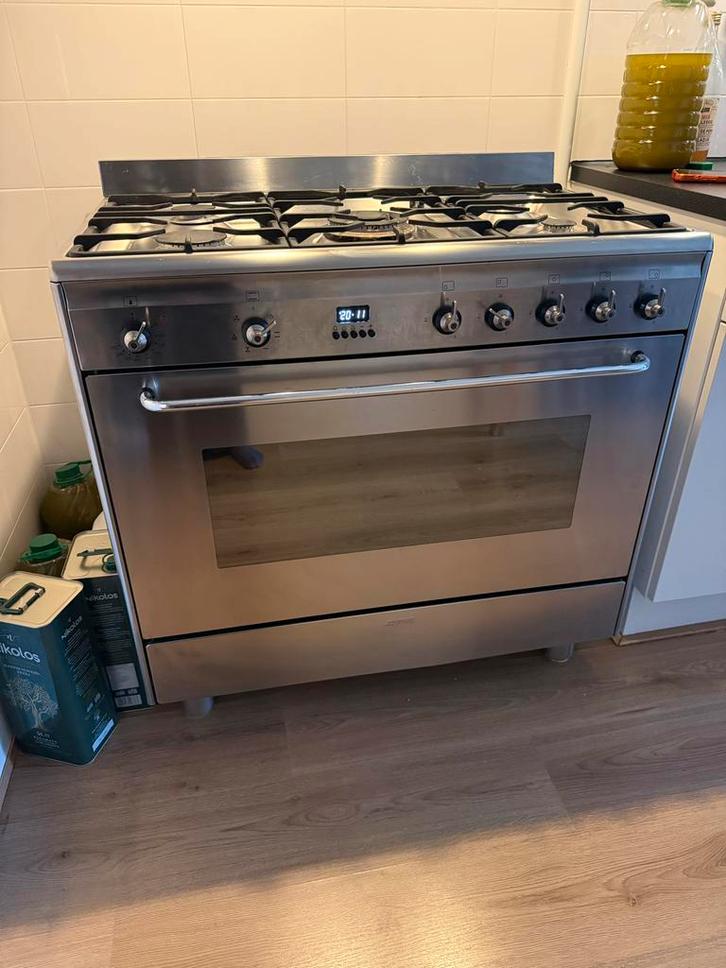 Smeg vrijstaand fornuis met oven, Witgoed en Apparatuur, Fornuizen, Gebruikt, Vrijstaand, Gas, 5 kookzones of meer, Ophalen