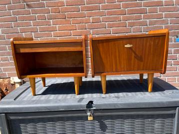 Vintage set van 2 nachtkastjes beschikbaar voor biedingen