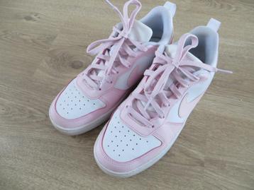 nike sneakers/Court Borough/roze wit/lage gymschoen/ beschikbaar voor biedingen