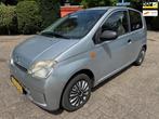 Daihatsu Cuore 1.0-12V 100th Anniversary, Auto's, Daihatsu, 4 stoelen, Origineel Nederlands, Handgeschakeld, Grijs
