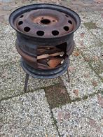 Vuurkorf gemaakt van velgen met doos hout., Ophalen, Nieuw
