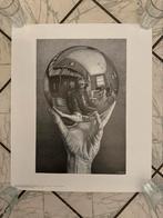 Vintage M.C Escher poster (hand met spiegelende bol), Ophalen of Verzenden, Zo goed als nieuw, Rechthoekig Staand, Film en Tv