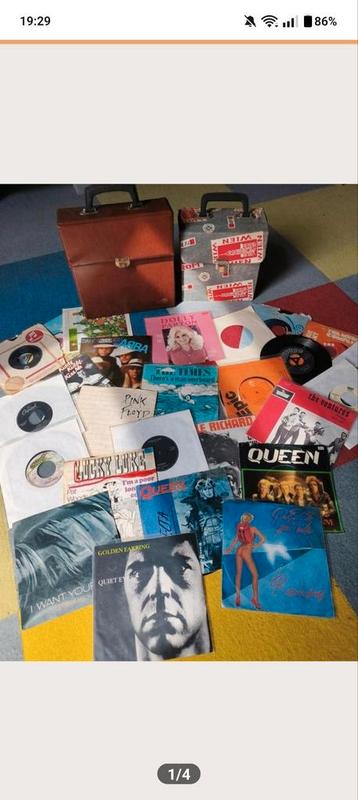 vinyl single verzameling + vintage koffers beschikbaar voor biedingen
