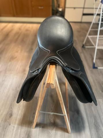 Harry’s Horse VZH zadel 17.5 inch beschikbaar voor biedingen