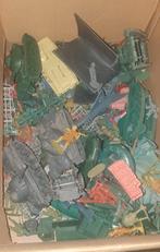 doos vol met speelgoed soldaten en legervoertuigen., Verzamelen, Ophalen of Verzenden, Gebruikt