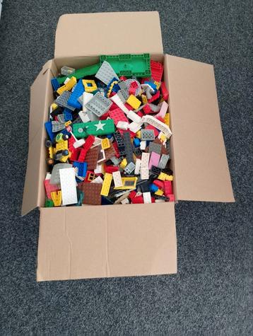 Te koop 7 kilo losse lego van alles wat Alleen ophalen  beschikbaar voor biedingen