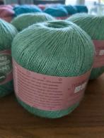 4 bollen acryl met polyester, Hobby en Vrije tijd, Breien en Haken, Ophalen of Verzenden, Zo goed als nieuw, Breien of Haken, Wol of Garen