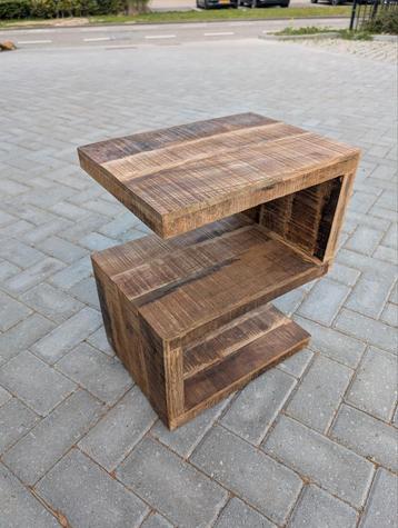 Tafel beschikbaar voor biedingen