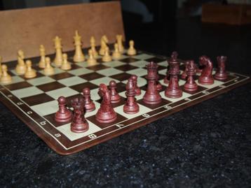 oude vintage schaakset beschikbaar voor biedingen