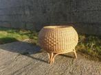 Rotan voetenbank poef, Huis en Inrichting, Banken | Voetenbanken en Poefen, Minder dan 50 cm, Gebruikt, Rond, Minder dan 50 cm
