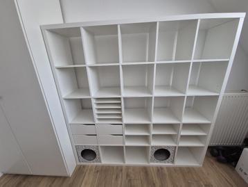 Kallax vakkenkast ikea met bureau beschikbaar voor biedingen
