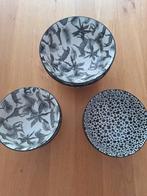 Set schalen, 2 grote, 4 middel, jungle-print., Huis en Inrichting, Ophalen, Zo goed als nieuw, Overige stijlen