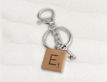 Dome’s Design: Scrabble Bag Charm/sleutelhanger (E– hart) beschikbaar voor biedingen