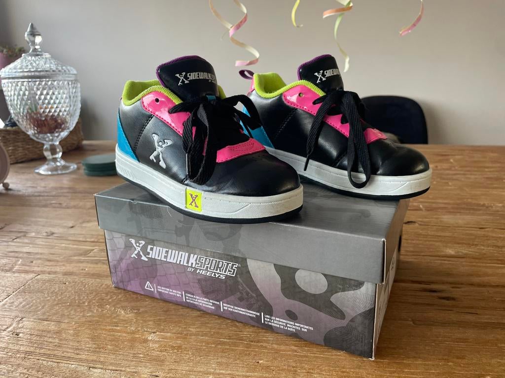 Sidewalk Heelys maat 31 rolschoenen roze zwart, Kinderen en Baby's, Kinderkleding | Schoenen en Sokken, Zo goed als nieuw, Overige typen