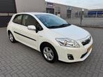 Toyota Auris 1.8 Full Hybrid Aspiration, Wit, Origineel Nederlands, Bedrijf, 26 km/l