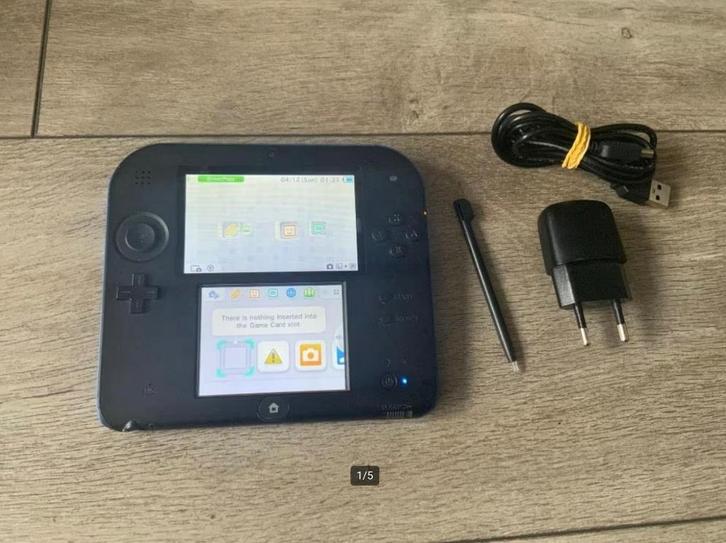Nintendo 2DS Blauw Zwart Compleet & Mooie Schermen, Spelcomputers en Games, Spelcomputers | Nintendo 2DS en 3DS, Zo goed als nieuw