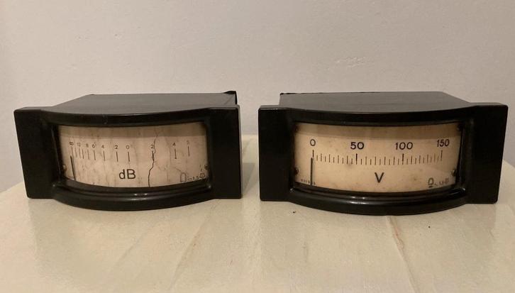 Vintage voltmeter en decibelmeter in bakeliet, Antiek en Kunst, Antiek | Gereedschap en Instrumenten, Ophalen of Verzenden