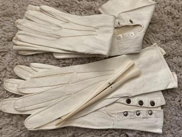 2 paar antieke leren handschoenen met  handschoenspanner beschikbaar voor biedingen