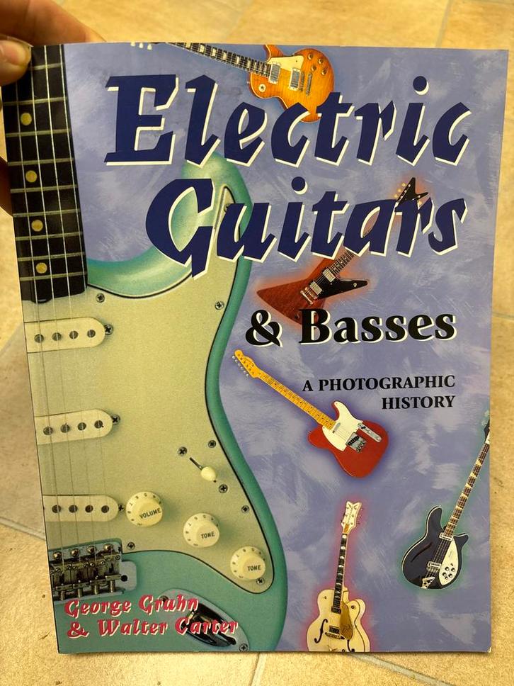 Electric Guitars & Basses: George Gruhn en Walter Carter, Boeken, Muziek, Gelezen, Instrument, Ophalen