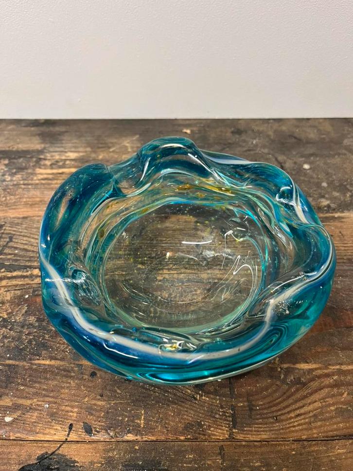 Mooie glazen schaal ‘Sculptured bow’ asbak, schaal, Antiek en Kunst, Antiek | Schalen, Ophalen of Verzenden