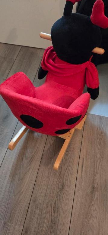 Schattig lieveheersbeestje schommelstoel voor kinderen beschikbaar voor biedingen