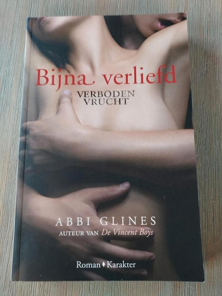 Abbi Glines - Bijna verliefd, Erotisch/ erotiek, Boeken, Literatuur, Zo goed als nieuw, Nederland, Ophalen of Verzenden