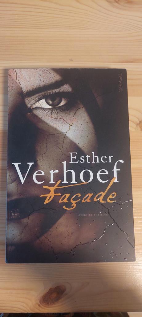 Esther Verhoef - Façade, Boeken, Thrillers, Zo goed als nieuw, Nederland, Ophalen of Verzenden