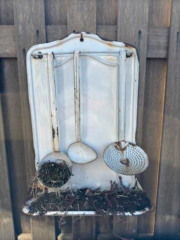 Emaille wandrek met 3 lepels vintage decoratie beschikbaar voor biedingen