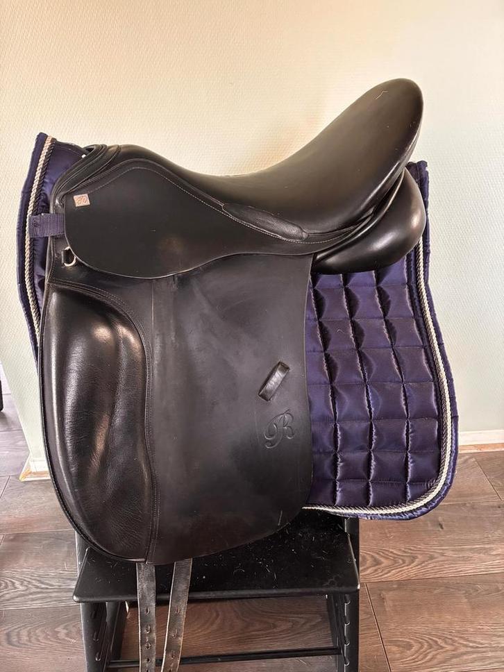 Rossner Sydney Plus 18 inch zadel, Dieren en Toebehoren, Paarden en Pony's | Zadels, Gebruikt, Dressuur, Ophalen