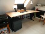 moderne bureaus berkenkleur blad plus ladeblokjes, Ophalen, In hoogte verstelbaar, Zo goed als nieuw, Bureau