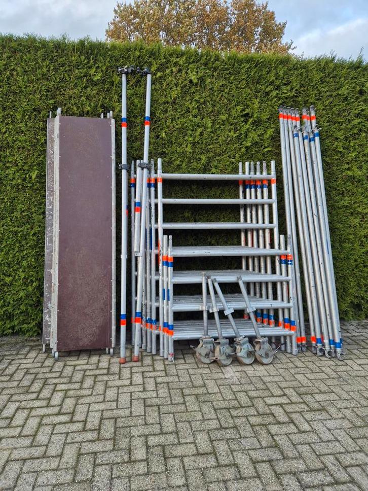 Mooi aluminium rolsteiger 8.2 werkhoogte, Doe-het-zelf en Verbouw, Steigers, Gebruikt, Rolsteiger of Kamersteiger, 5 meter of hoger
