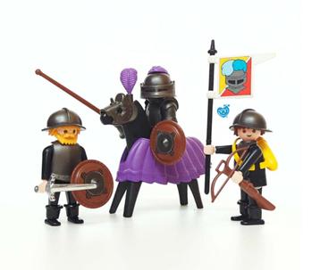 Playmobil 3329 - Ridder met schildknapen beschikbaar voor biedingen