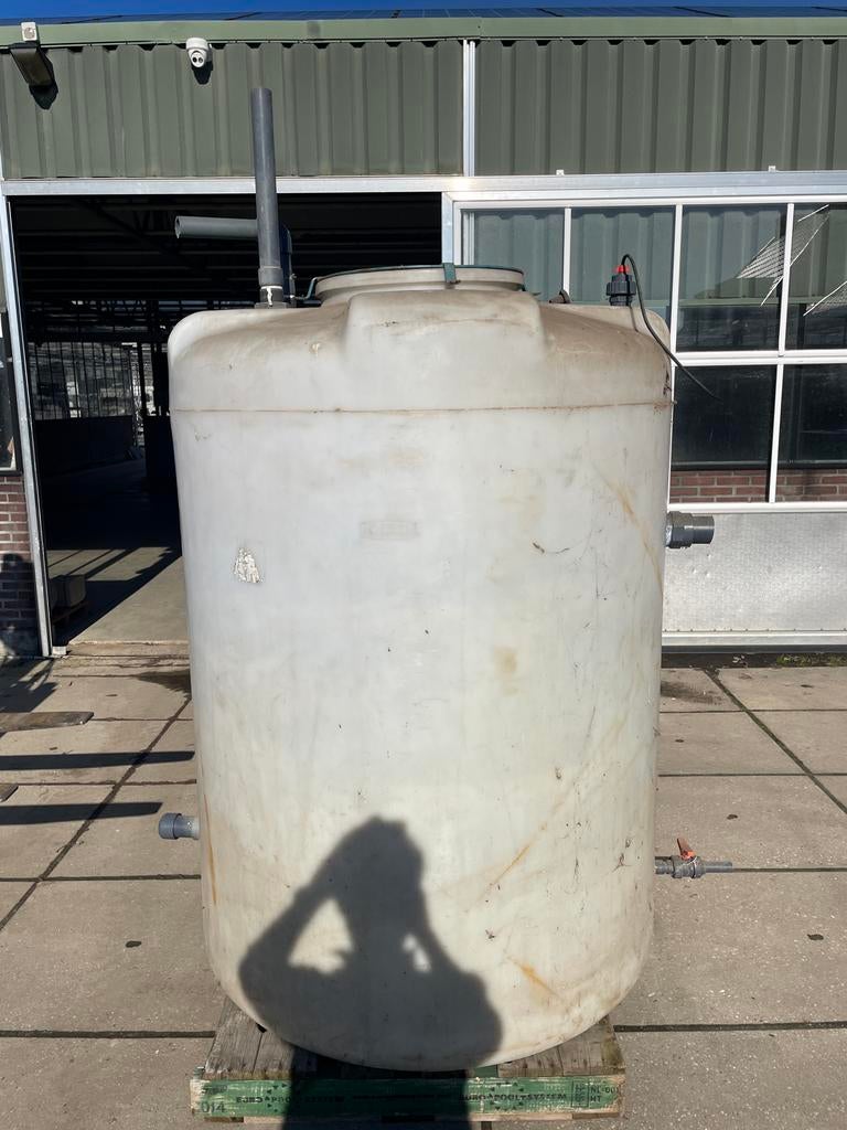 Grote kunststof tank ongev 2m3, Tuin en Terras, Regentonnen, 150 liter of meer, Ophalen, Gebruikt