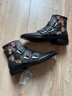 Nieuwe laarsjes Zara zwart half hoog met bloemen patroon 40, Lage of Enkellaarzen, Nieuw, Ophalen of Verzenden, Zara