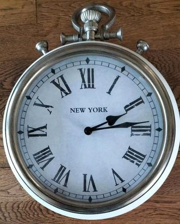 wandklok, metaal  diameter 31 cm beschikbaar voor biedingen