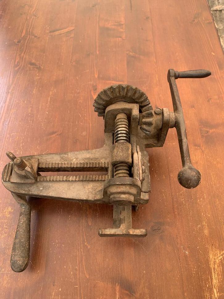 Antieke vloerklem | kramp, Antiek en Kunst, Antiek | Gereedschap en Instrumenten, Ophalen of Verzenden