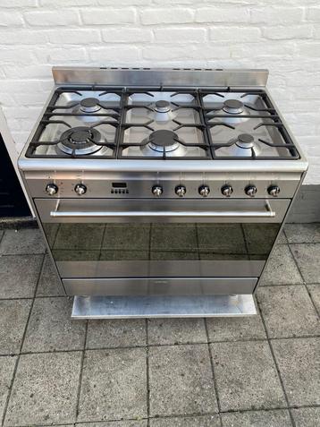 Prachtige Smeg gasfornuis beschikbaar voor biedingen