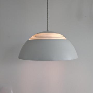 AJ Royal Arne Jacobsen v Louis Poulsen vintage design lamp 