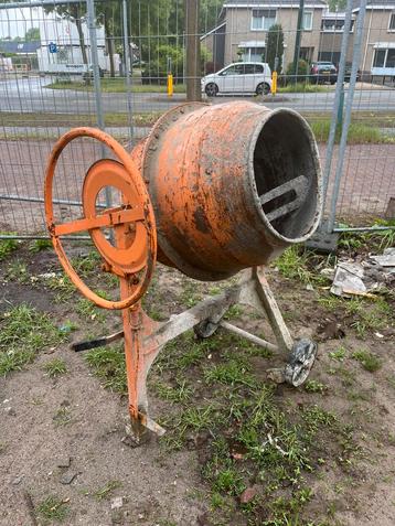 Atika betonmolen beschikbaar voor biedingen