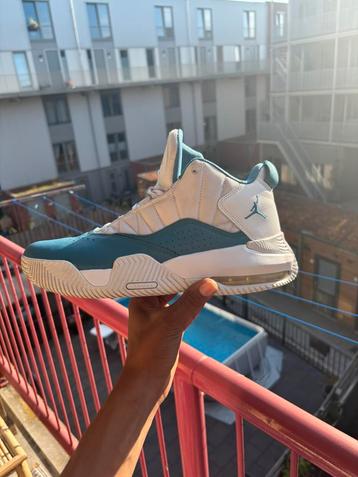Jordan 23 blauw wit maat 44 beschikbaar voor biedingen