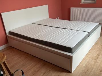 Malm bed 180x200 met 4 lades beschikbaar voor biedingen