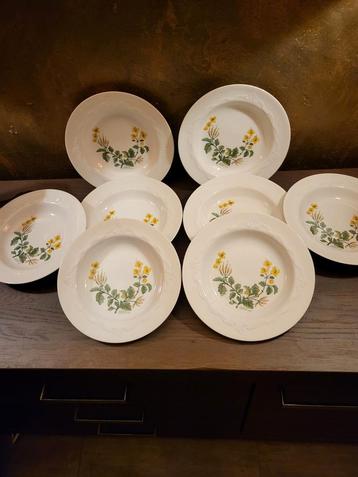 8 Royal Schwabap Borden Bloem Motief beschikbaar voor biedingen