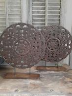 Twee ronde ornamenten op voet ornament wiel sculptuur stoer, Ophalen, Gebruikt